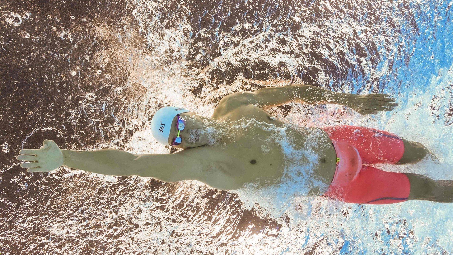 潘展乐勇夺世锦赛金牌 中国游泳新星闪耀国际舞台