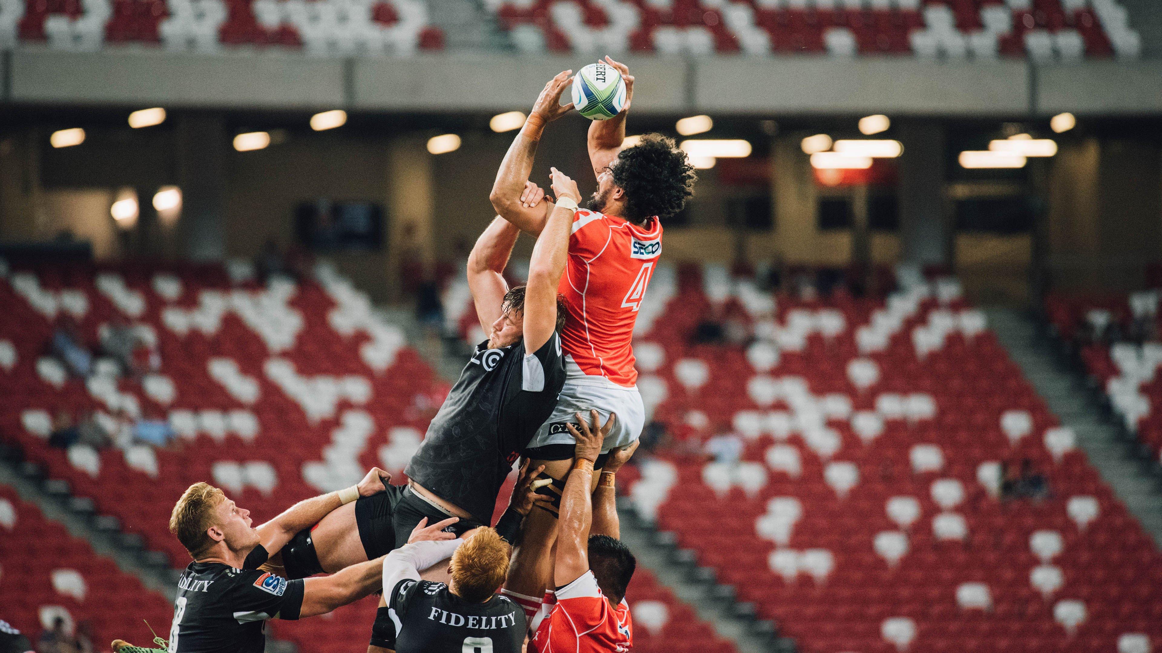 VAR判罚引发巨大争议 关键进球被吹球迷哗然