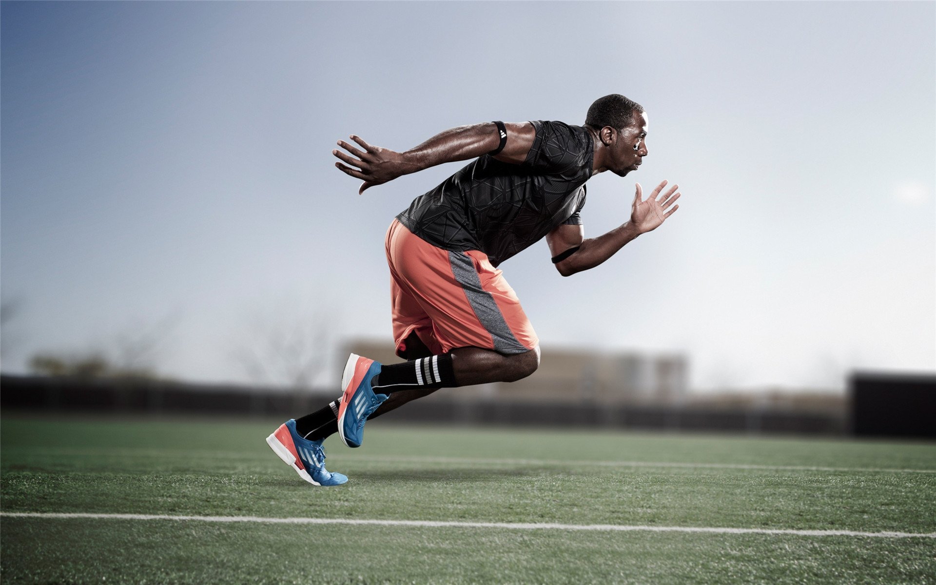 撑杆跳名将刷新亚洲纪录 极限挑战再创辉煌