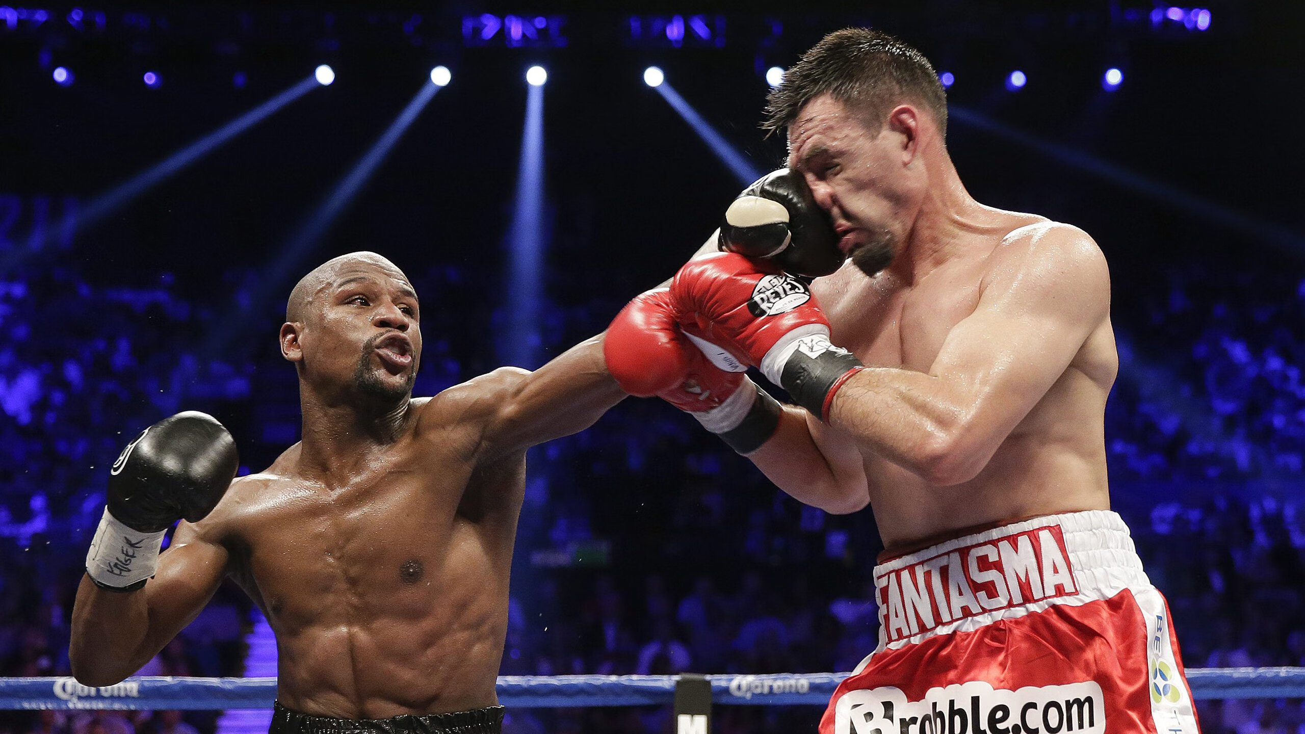 NBA季后赛激战正酣 东西部豪强上演巅峰对决