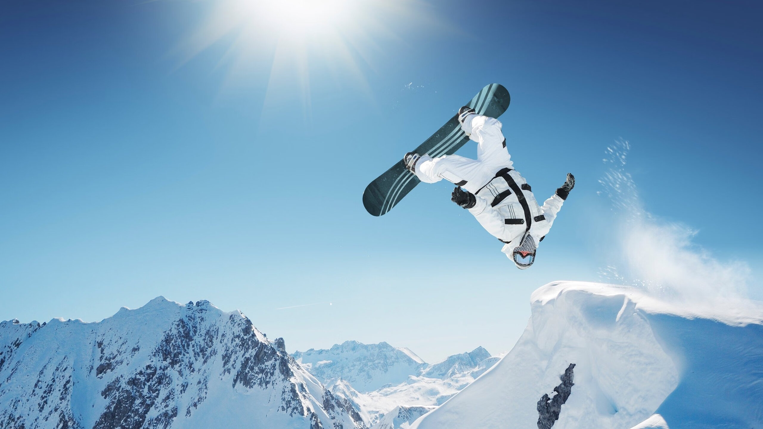 冰球联赛激战正酣，豪门对决引爆球迷热情，新秀崛起改写格局